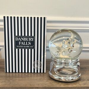 Danbury Falls Water Globe/Love Birds Musical Water Globe/Happy Holidays